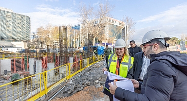Konak'ın yeni belediye binası hızla yükseliyor!