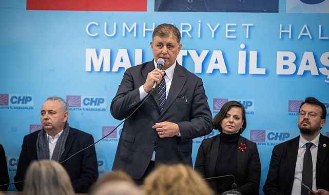 Başkan Tugay: İzmir'de kalpler deprem bölgesi için atıyor