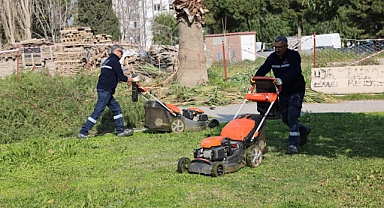 Bayraklı'da parklara kapsamlı bakım