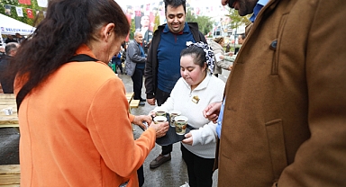 Efes Selçuk'un Engelsiz Kafesi yoğun ilgi görüyor