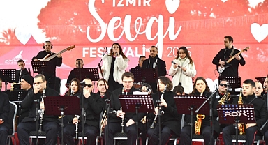 İzmir Büyükşehir'den kalpleri ısıtan festival