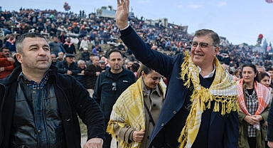 Kınık'ta deve güreşi şöleni... Tugay: Halkımız neredeyse ben orada olurum