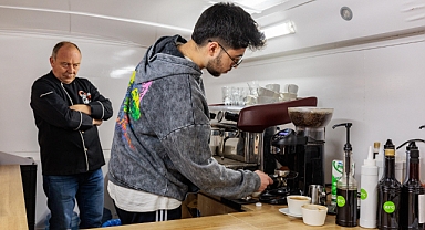 Konak'ta Mobil Barista Kursu mezunlarını verdi