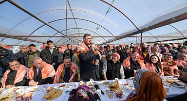 Tugay CHP'nin Menderes buluşmasında çiftçilere seslendi: Baskılar vız gelir tırıs gider