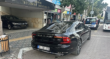 144 saniyede 11 defa 'paramız yok' demişti… Bodur makam arabası için parayı buldu!