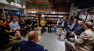 Başkan Tugay'dan gençlere siyasete katılım çağrısı