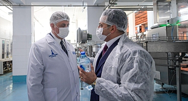 Başkan Tugay'dan Şaşal Su Fabrikası'na ziyaret