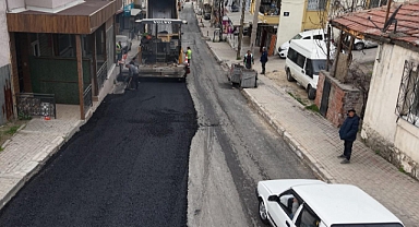 Bayraklı'da yol yenileme ve üst geçit çalışmaları sürüyor