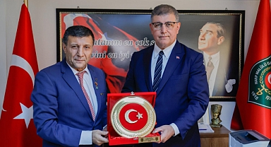 Gazilerden Başkan Tugay'ı duygulandıran armağan