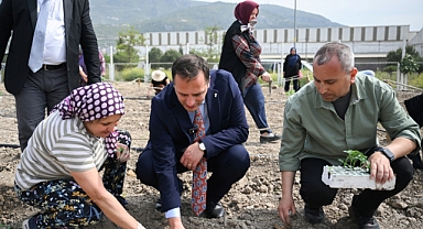Bornova'nın Kent Bostanı'nda bereketli yaz için ilk adım