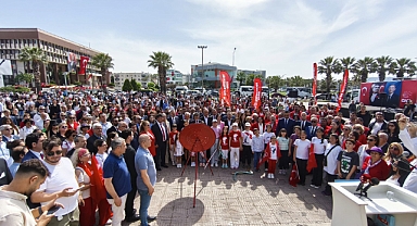 CHP İzmir'den 23 Nisan kutlaması… Aslanoğlu: İmza sayısı 1 milyon 200 bini geçti!