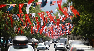 Efes Selçuk sokakları bayraklarla donatıldı
