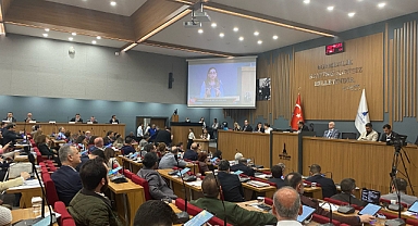 İzmir Büyükşehir Meclisinde 7 saatlik faaliyet maratonu!