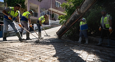 Bornova Altındağ'da beton yol seferberliği