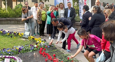 Bornova'da Anneler Günü coşkusu