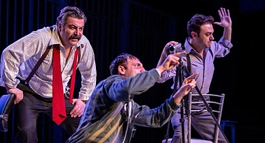 Büyükşehir'e iki tiyatro ödülü birden