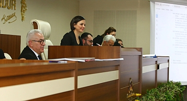 CHP'li meclis üyelerinden Başkan Kınay'a veto!