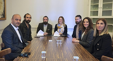 Konak'ta imzalar sanat için atıldı