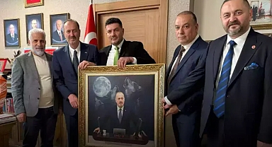 Tamer Osmanağaoğlu, İzmir'in önde gelen basın temsilcilerini makamında ağırladı