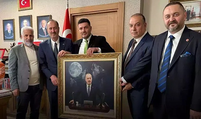 Tamer Osmanağaoğlu, İzmir'in önde gelen basın temsilcilerini makamında ağırladı