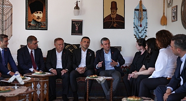 Tugay Özel'le bir araya geldi... Saldırıyı kınadı!