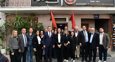 Yücel'den Bornova'ya anlamlı ziyaret... Hukuksuzluklara karşı dayanışma mesajı!
