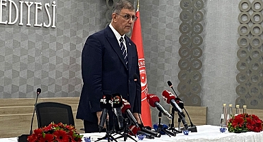 Başkan Tugay'dan sendikaya tepki: İzmir'i de belediyeyi de diz çöktürtmeyeceğiz!