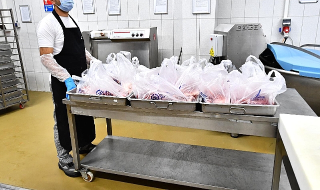 İzmirlilerin et bağışları ihtiyaç sahiplerine ulaştırılıyor