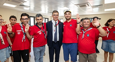 Başkan Tugay Engelli Çalışmaları Merkezi’ni ziyaret etti