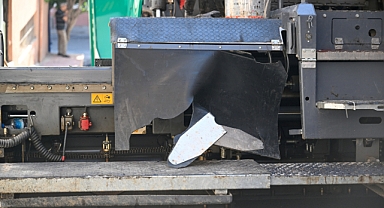 Bornova'da belediyeye ait araçlara saldırı!