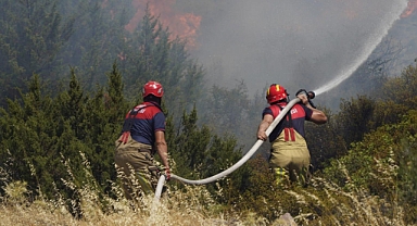 İzmir İtfaiyesi Çeşme'nin dört bir yanında görev başında