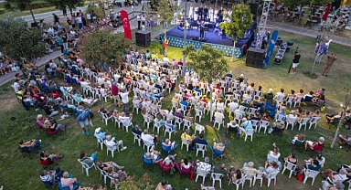 Başkan Tugay, Alaybey Mahalle Şenliği'ne katıldı