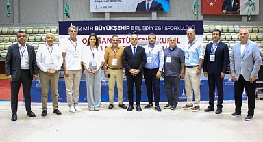 İzmir Büyükşehir Spor Kulübü’nde bayrak değişimi