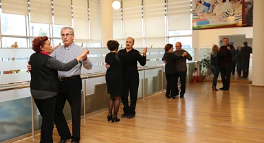 Karşıyaka Belediyesi'nden ücretsiz salon dansları kursu