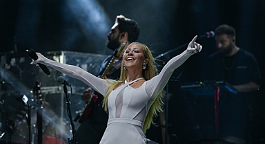 Çim Konserleri'nde Derya Uluğ gecesi!