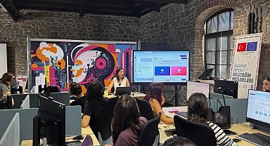 İzmir Büyükşehir’den gençlere 'Canva' eğitimi