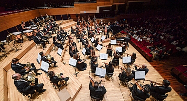İzmir Oda Orkestrası yeni sezona kapalı gişe başladı