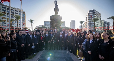 CHP İzmir Ata’sını andı