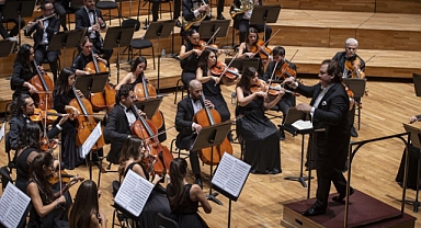 İzmir'de unutulmayacak bir klasik müzik gecesi