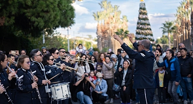 İzmir yeni yılı rengarenk bir festivalle karşılıyor