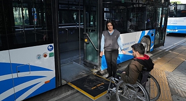 Başkan Tugay'ın Engelliler Günü'nde duyurduğu 'Duraktayım' müjdesi hayata geçti