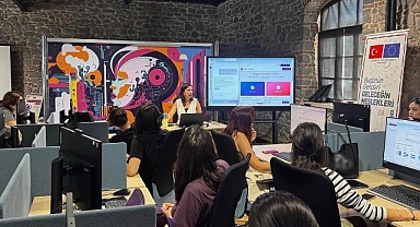 İzmir Büyükşehir Belediyesi gençleri dijital geleceğe hazırlıyor