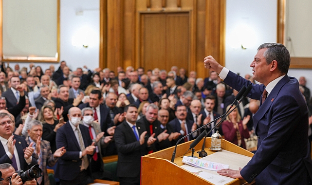 CHP Genel Başkanı Özgür Özel: Emeklinin Tabağında Yemek Yok, Katar Emiri’nin Altın Tabaklarını Sergileyecekmiş”