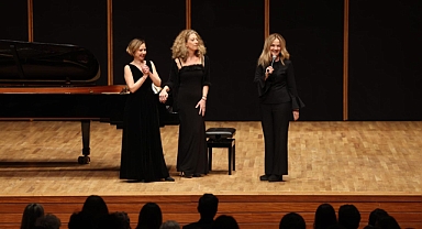 İki piyano, iki kültür: AASSM'de duygusal konser