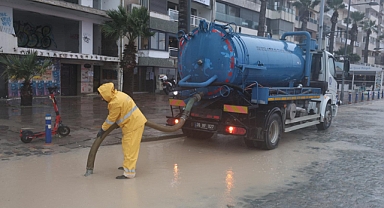 İzmir Büyükşehir Belediyesi ekipleri yağış nöbetinde