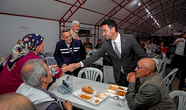 Bayraklı Belediyesi Ramazan sofralarını mahallelere taşıyor