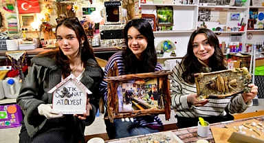 Bornova'da gençler atıkları sanata dönüştürdü