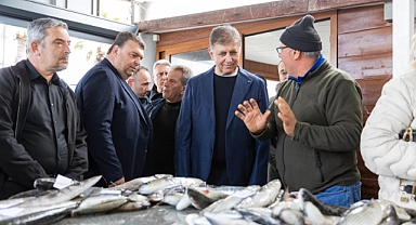 İzmir'de küçük ölçekli balıkçıya dayanışma eli