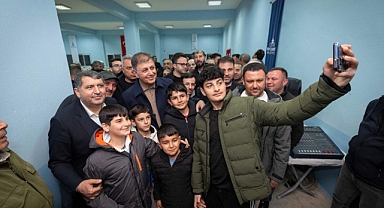 Başkan Tugay iftardan sahura halkın arasında