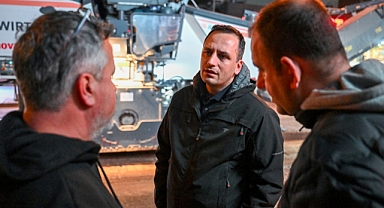 Bornova'da gece asfalt mesaisi